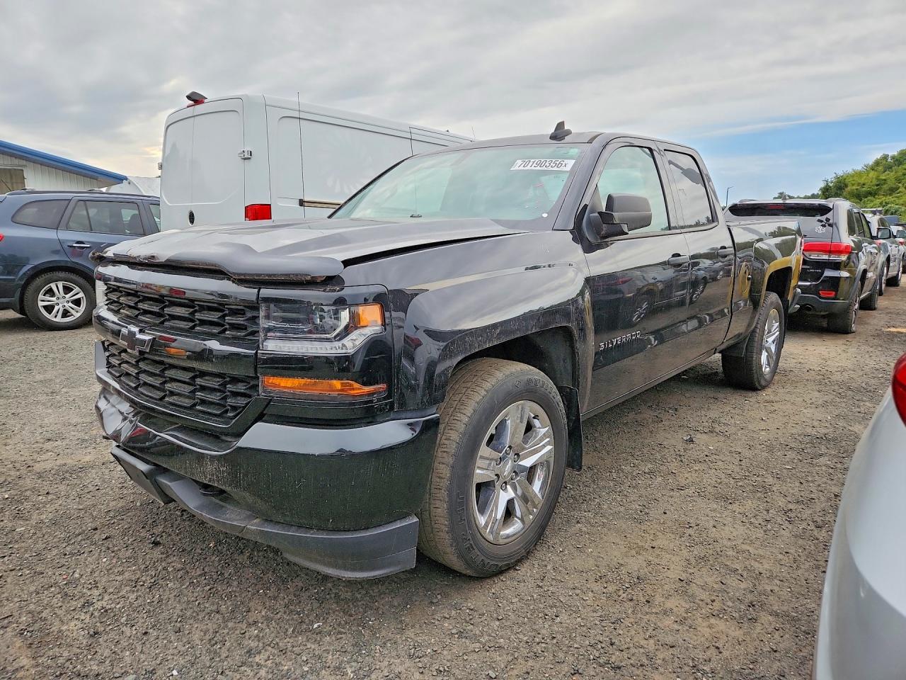 2018 CHEVROLET SILVERADO Custom — Front 3/4