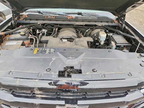 2018 CHEVROLET SILVERADO Custom — Engine bay