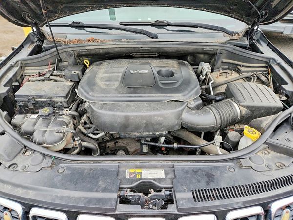 2017 JEEP CHEROKEE Limited — Engine bay