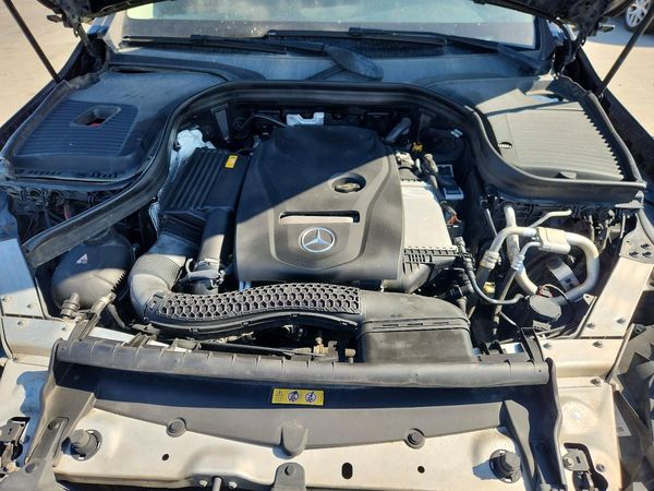 2018 MERCEDES-BENZ GLC GLC300 — Engine bay