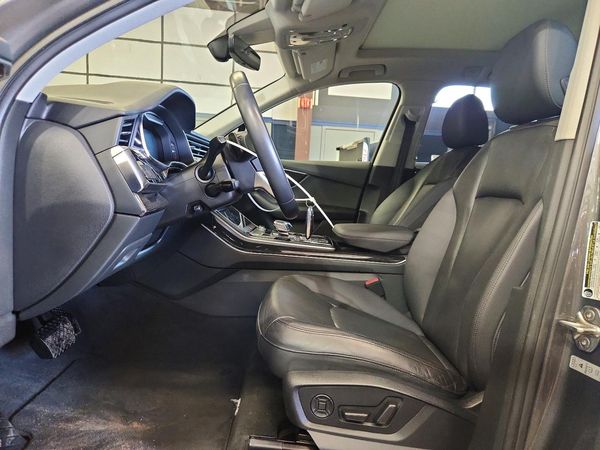 2020 AUDI Q7 quattro Premium Plus — DENT