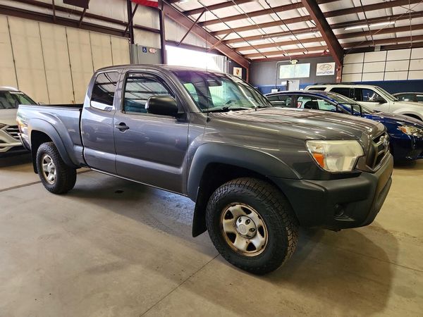 2015 TOYOTA TACOMA Delux Grade — Passenger 3/4