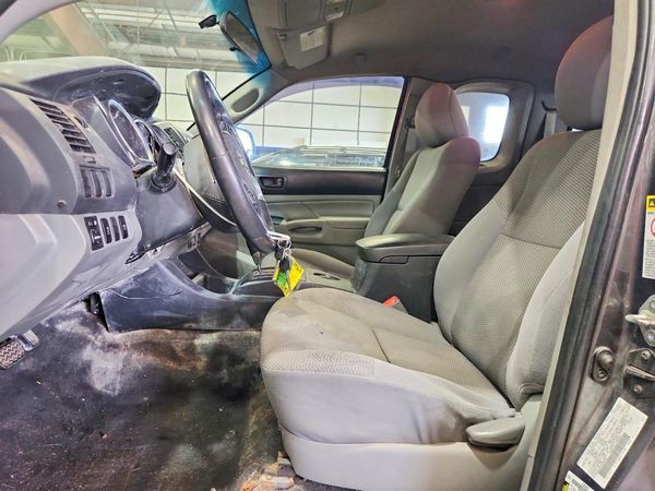 2015 TOYOTA TACOMA Delux Grade — DENT