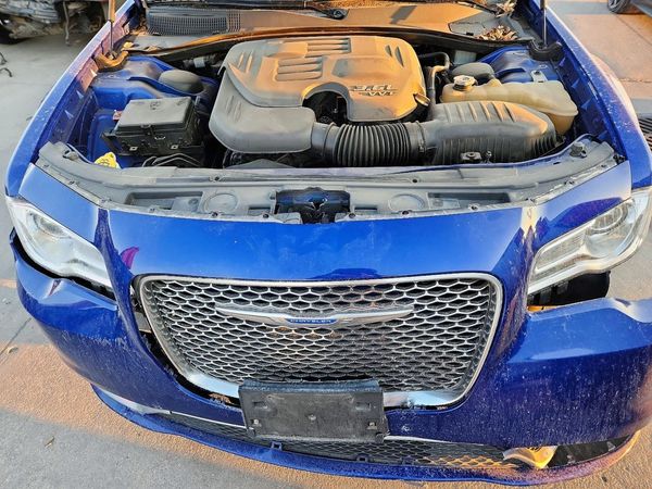 2018 CHRYSLER 300 — Engine bay