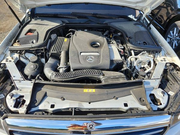 2018 MERCEDES-BENZ E E300-4M — Engine bay