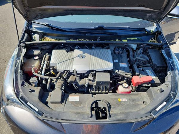 2017 TOYOTA PRIUS One/Two — Engine bay