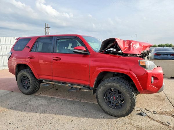 2018 TOYOTA 4RUNNER — Passenger 3/4