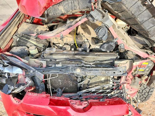 2018 TOYOTA 4RUNNER — Engine bay