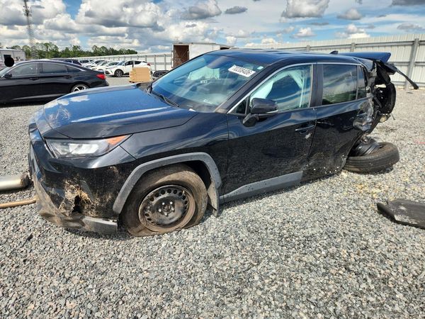 2022 TOYOTA RAV4 LE — Front 3/4
