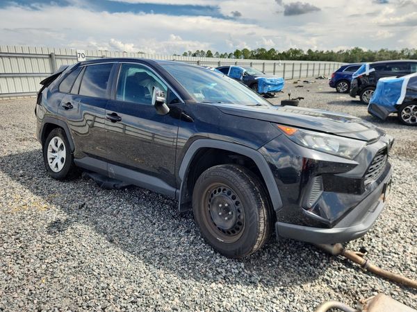 2022 TOYOTA RAV4 LE — Passenger 3/4