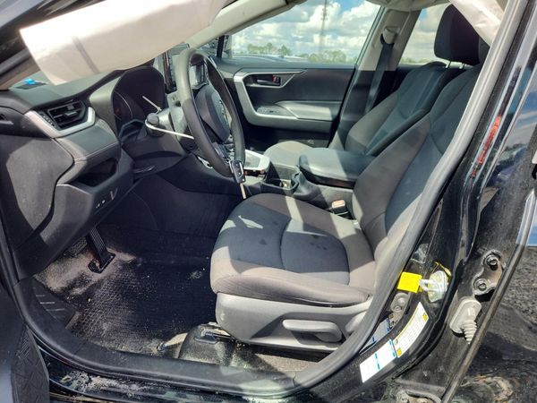 2022 TOYOTA RAV4 LE — DENT