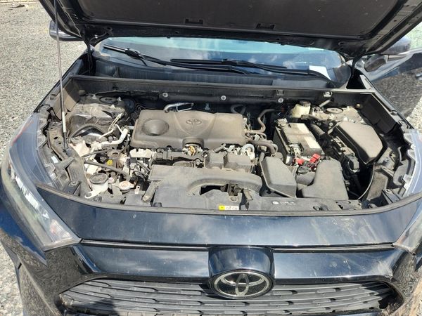 2022 TOYOTA RAV4 LE — Engine bay