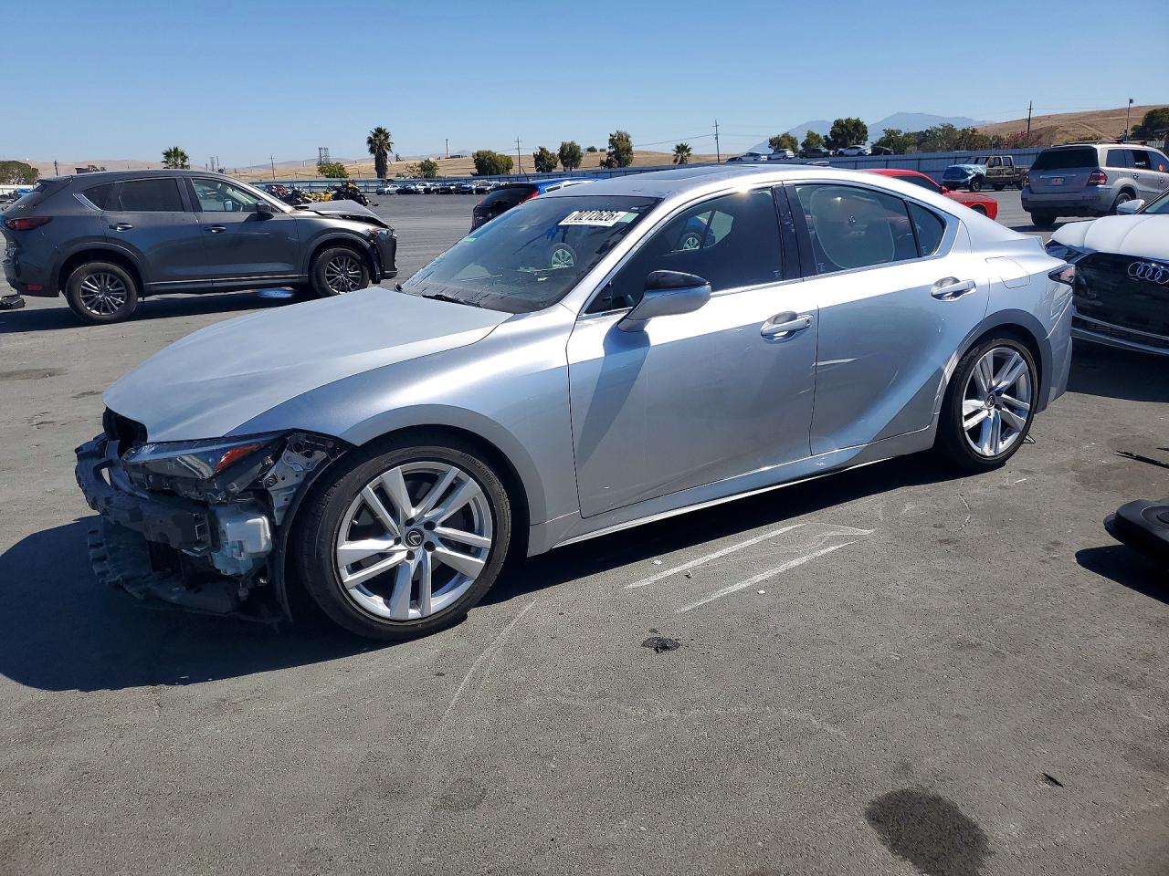 2021 LEXUS IS 300 Comfort — Front 3/4