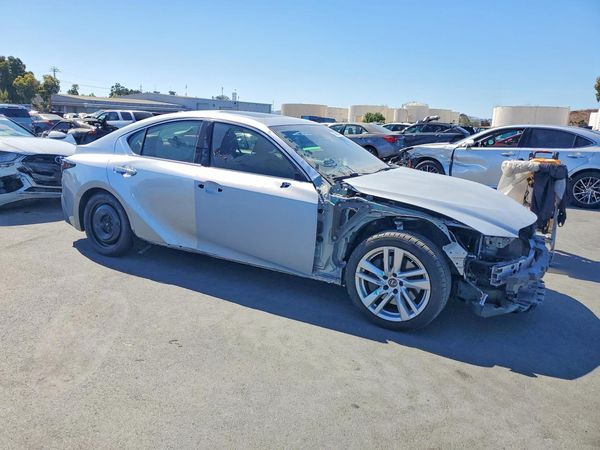 2021 LEXUS IS 300 Comfort — Passenger 3/4