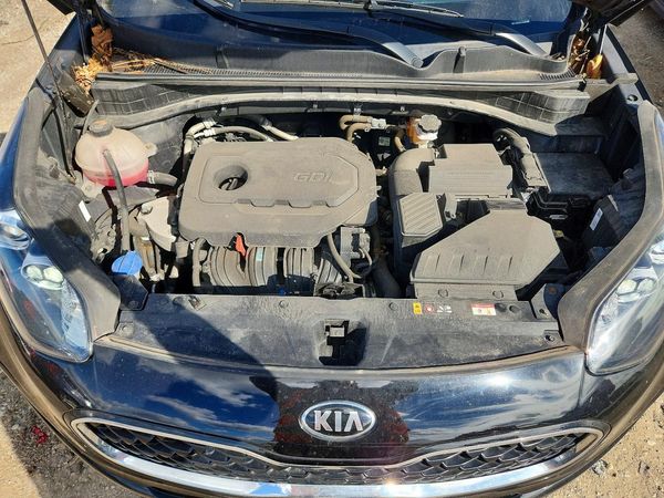 2021 KIA SPORTAGE LX — Engine bay