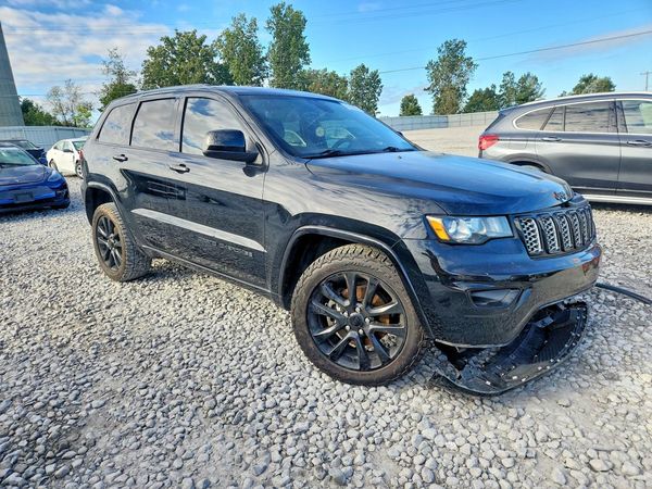 2017 JEEP GRAND CHEROKEE Laredo — Passenger 3/4