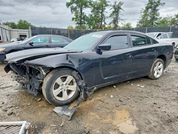 2012 DODGE CHARGER SE — Front 3/4