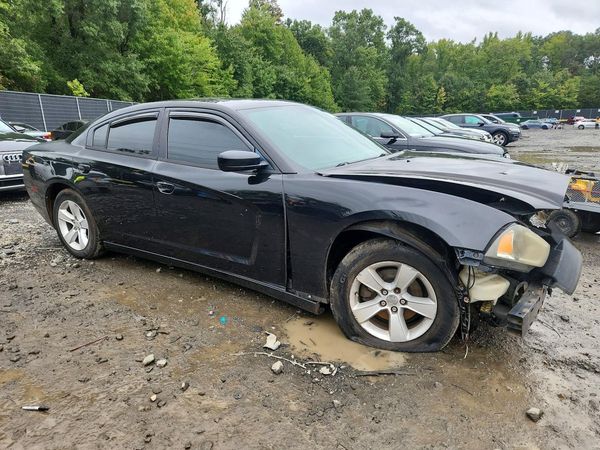 2012 DODGE CHARGER SE — Passenger 3/4