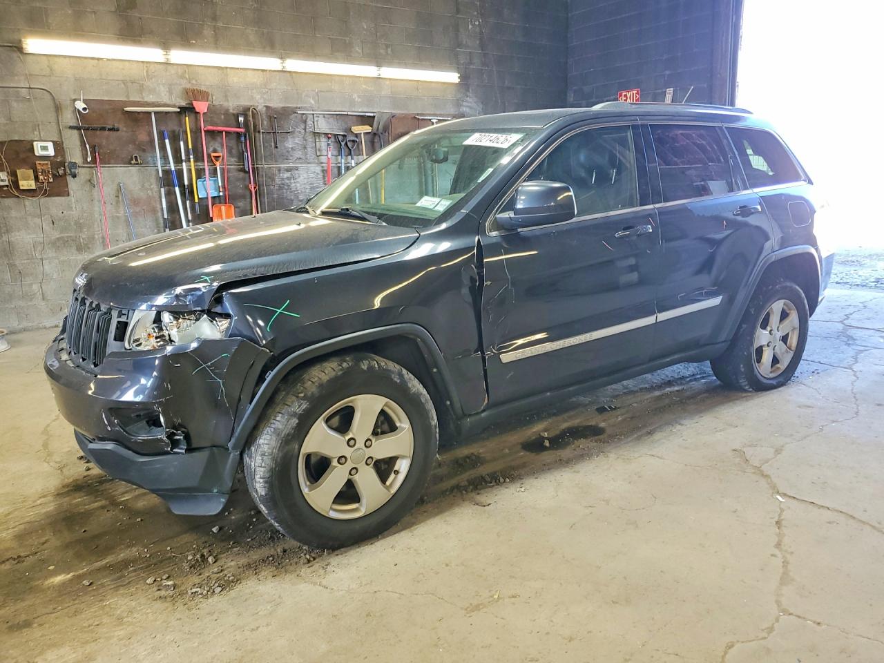 2013 JEEP CHEROKEE Laredo — Front 3/4