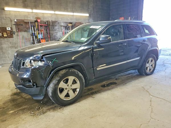 2013 JEEP CHEROKEE Laredo — Front 3/4