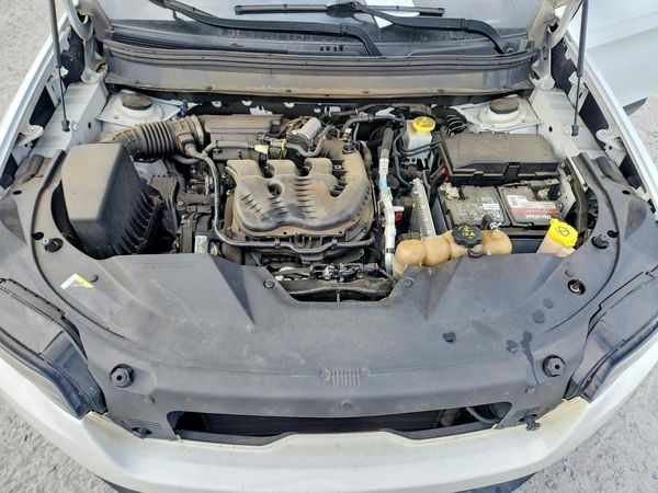 2019 JEEP CHEROKEE Latitude Plus — Engine bay