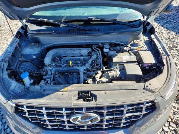 2022 HYUNDAI VENUE SEL & Limited — Engine bay