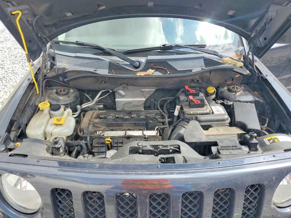 2016 JEEP PATRIOT Sport — Engine bay