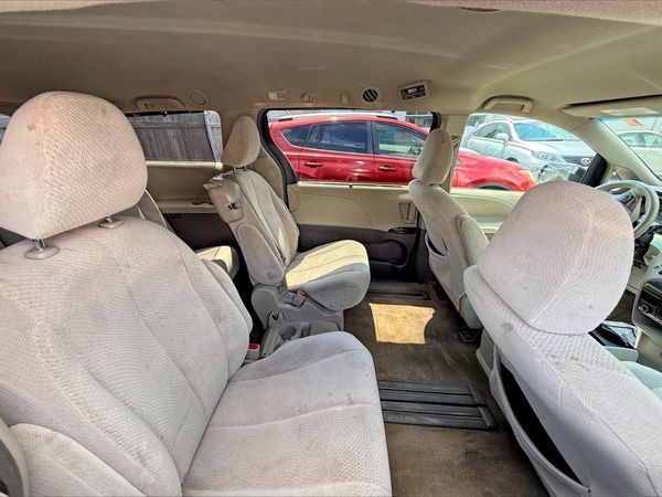 2013 TOYOTA SIENNA