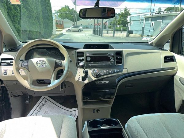 2013 TOYOTA SIENNA