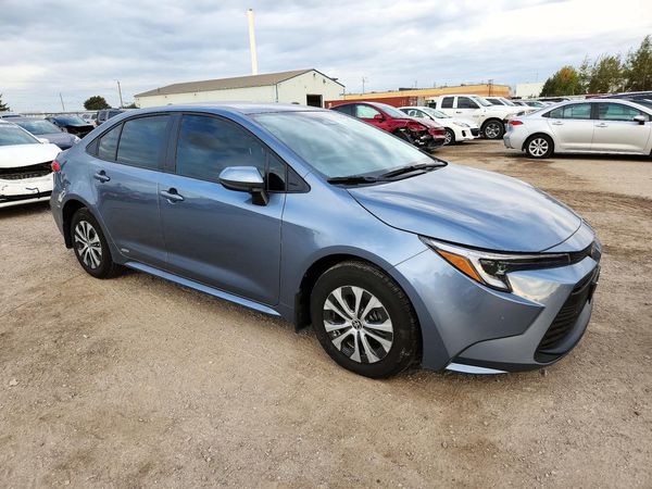 2026 TOYOTA COROLLA — Passenger 3/4