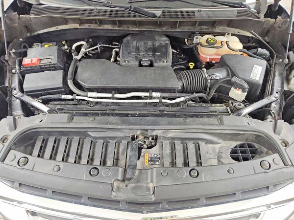 2021 CHEVROLET SILVERADO LT — Engine bay