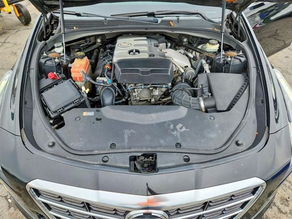 2014 CADILLAC CTS Luxury — Engine bay