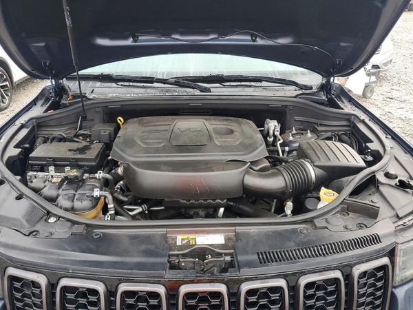 2019 JEEP GRAND CHEROKEE Limited — Engine bay