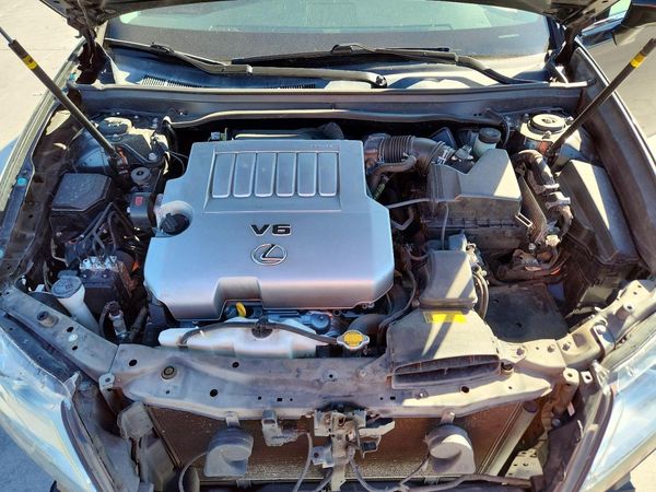 2013 LEXUS ES 350 — Engine bay