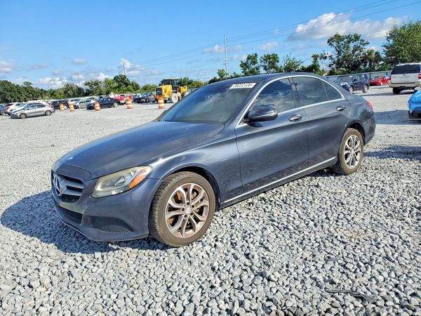 2016 MERCEDES-BENZ C-CLASS C300-4M — Front 3/4