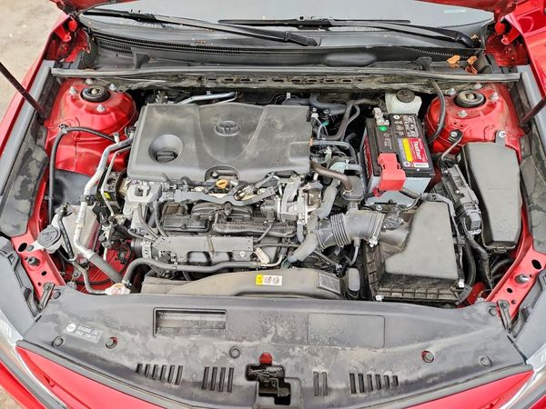 2020 TOYOTA CAMRY — Engine bay