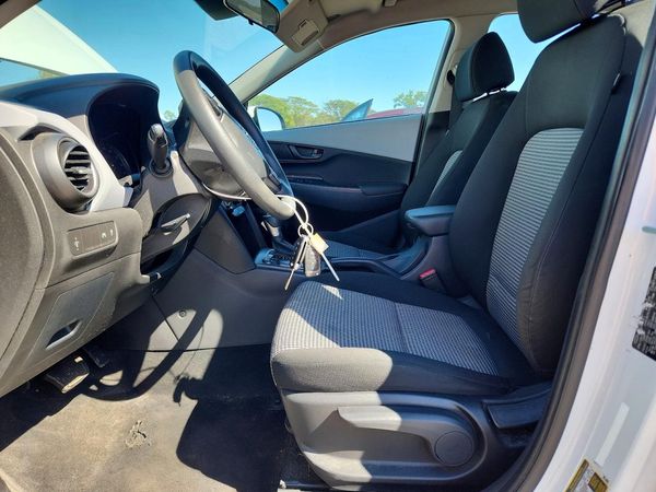 2020 HYUNDAI KONA SE — DENT