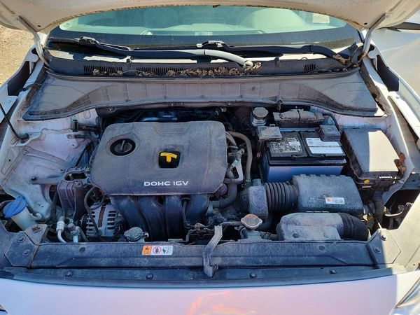 2020 HYUNDAI KONA SE — Engine bay
