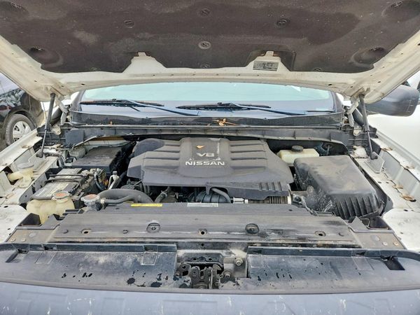 2019 NISSAN TITAN — Engine bay