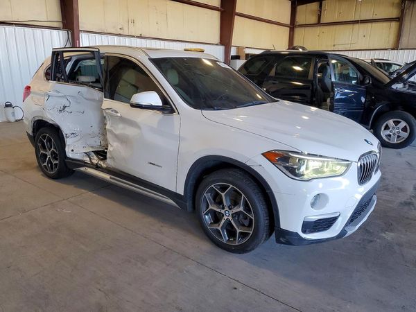2016 BMW X1 xDrive28i — Passenger 3/4