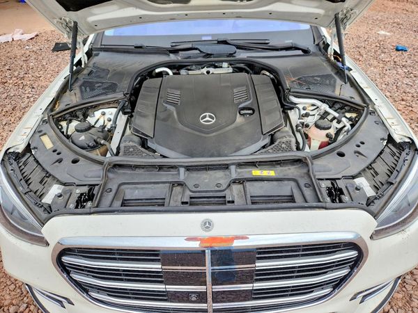 2021 MERCEDES-BENZ S-CLASS S580-4M — Engine bay