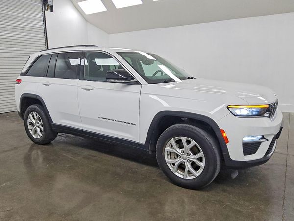 2023 JEEP GRAND CHEROKEE Limited — Passenger 3/4