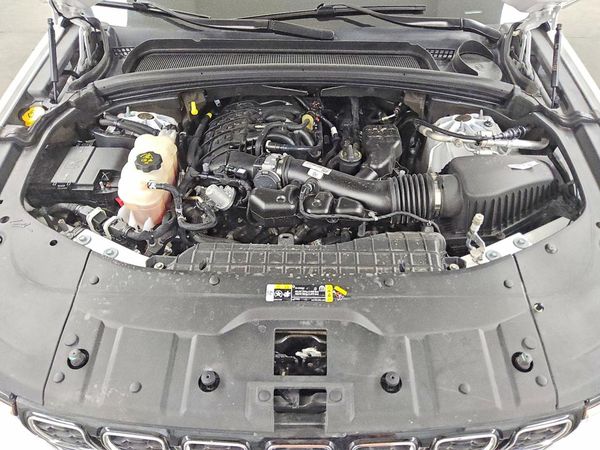 2023 JEEP GRAND CHEROKEE Limited — Engine bay