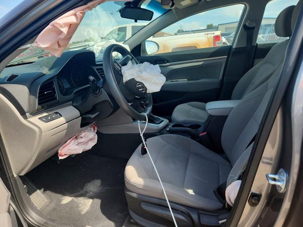 2019 HYUNDAI ELANTRA — DENT