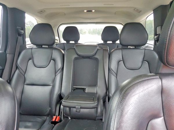 2018 VOLVO XC90 Momentum — SUVN