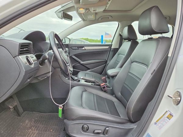 2020 VOLKSWAGEN PASSAT SE — DENT