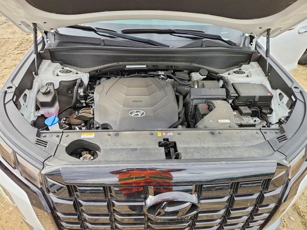 2025 HYUNDAI PALISADE SEL Premium — Engine bay