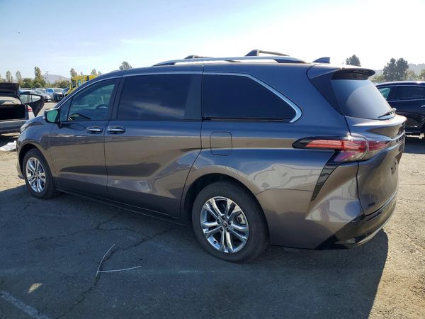 2022 TOYOTA SIENNA Platinum — DSRA