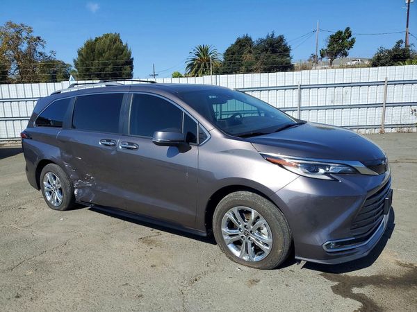2022 TOYOTA SIENNA Platinum — Passenger 3/4