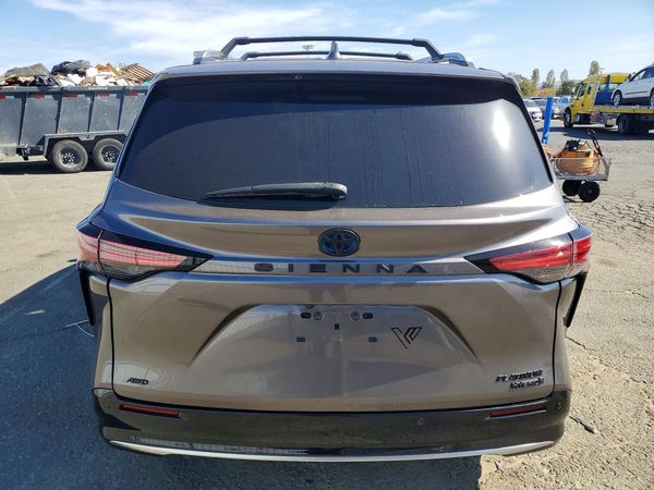 2022 TOYOTA SIENNA Platinum — DIRR